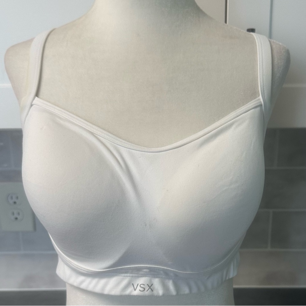 VICTORIA’S SECRET Maximum Support Sports Bra 36D